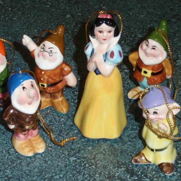 SNOW WHITE AND THE SEVEN DWARFS WALT DISNEY CHRISTMAS ORNAMENTS JAPAN - RARE! - Picture 1 of 9